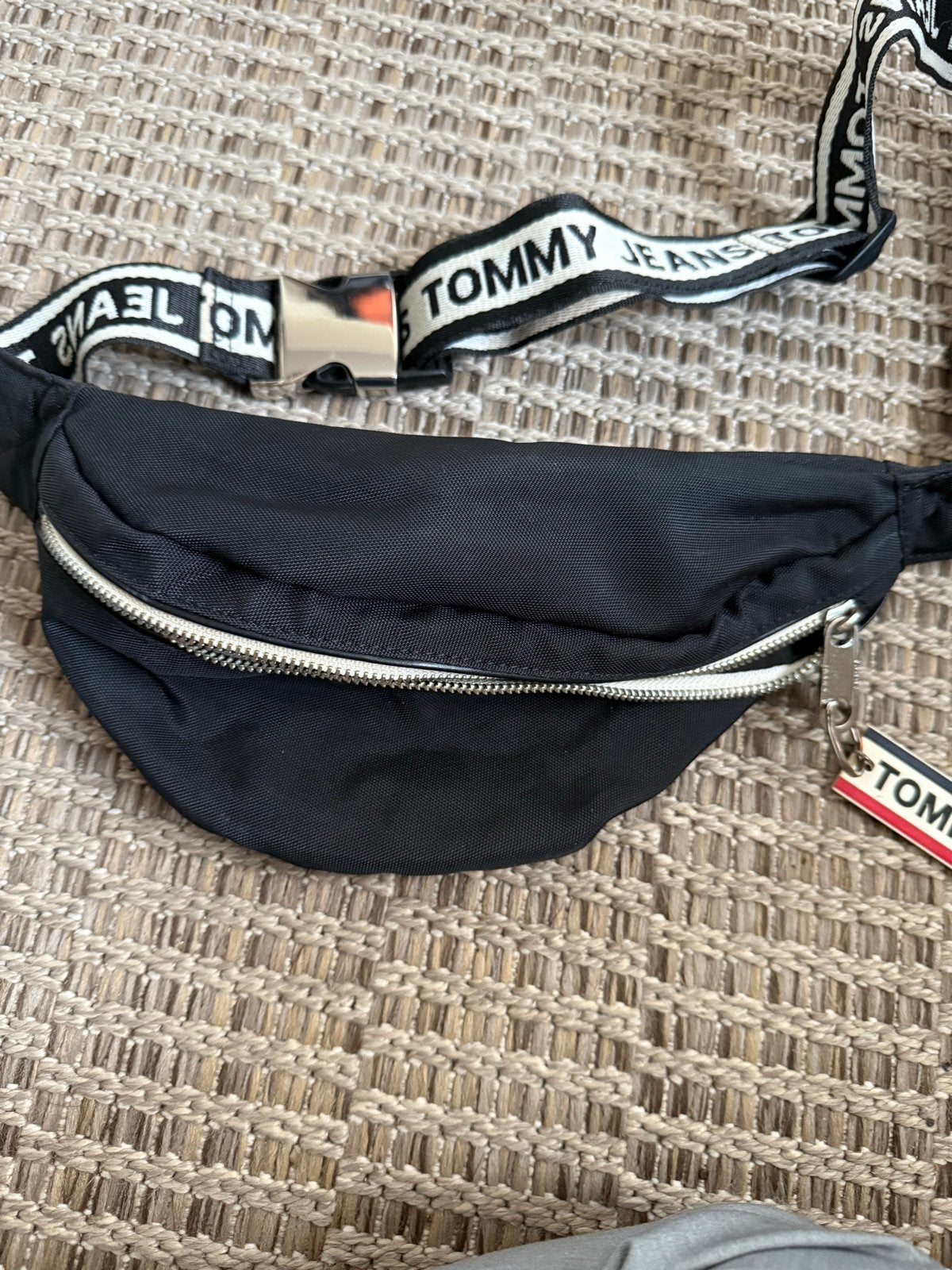 Tommy Jeans Heren Heuptas - Zwart, Sieraden, Tassen en Uiterlijk, Tassen | Rugtassen, Overige merken, Minder dan 30 cm, Ophalen of Verzenden
