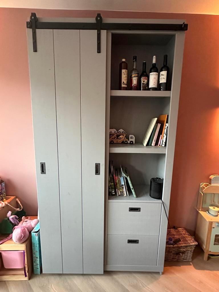 Grijze kast (Vtwonen ), Ophalen, Gebruikt, 100 tot 150 cm, 200 cm of meer