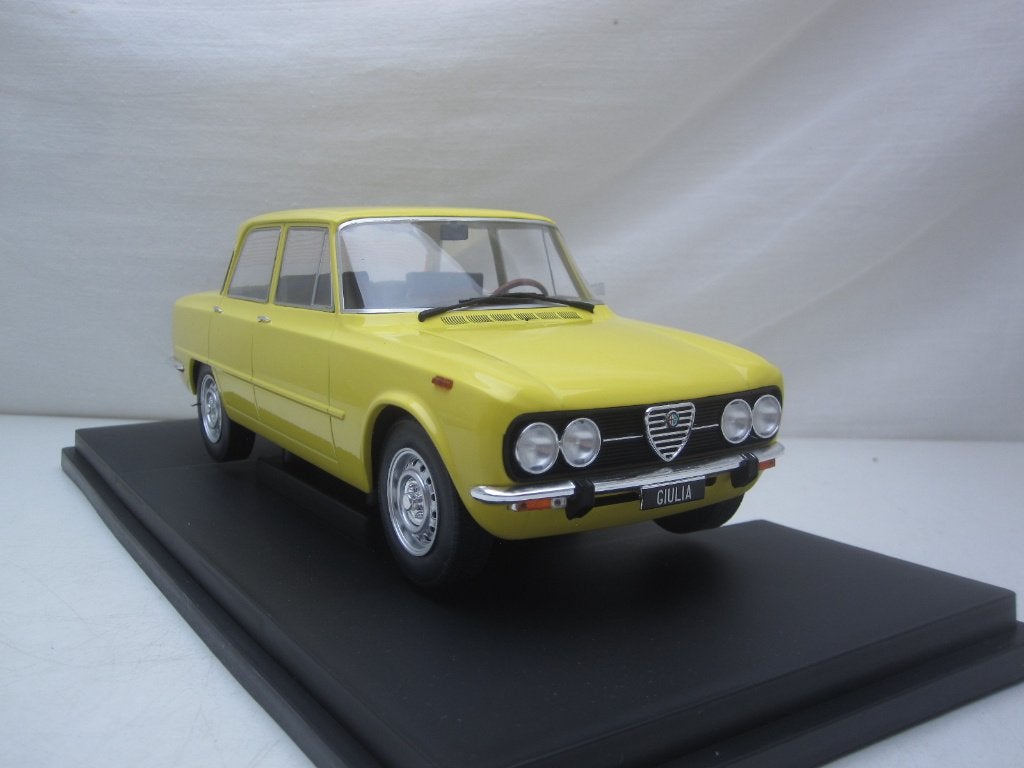 Alfa Romeo Giulia Nuova Super 1300 1974 1:18 MCG, Ophalen of Verzenden, Nieuw, Auto, Overige merken