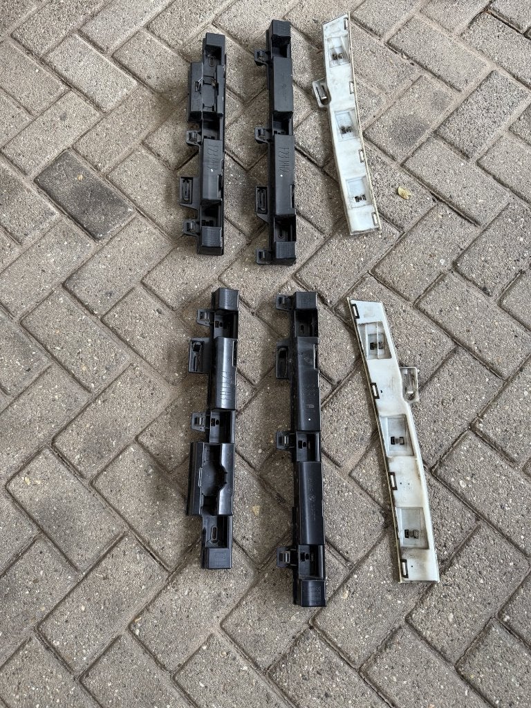 BMW F23 sideskirt houders / bevestigingsrails (6 stuks), Auto-onderdelen, Ophalen, Gebruikt