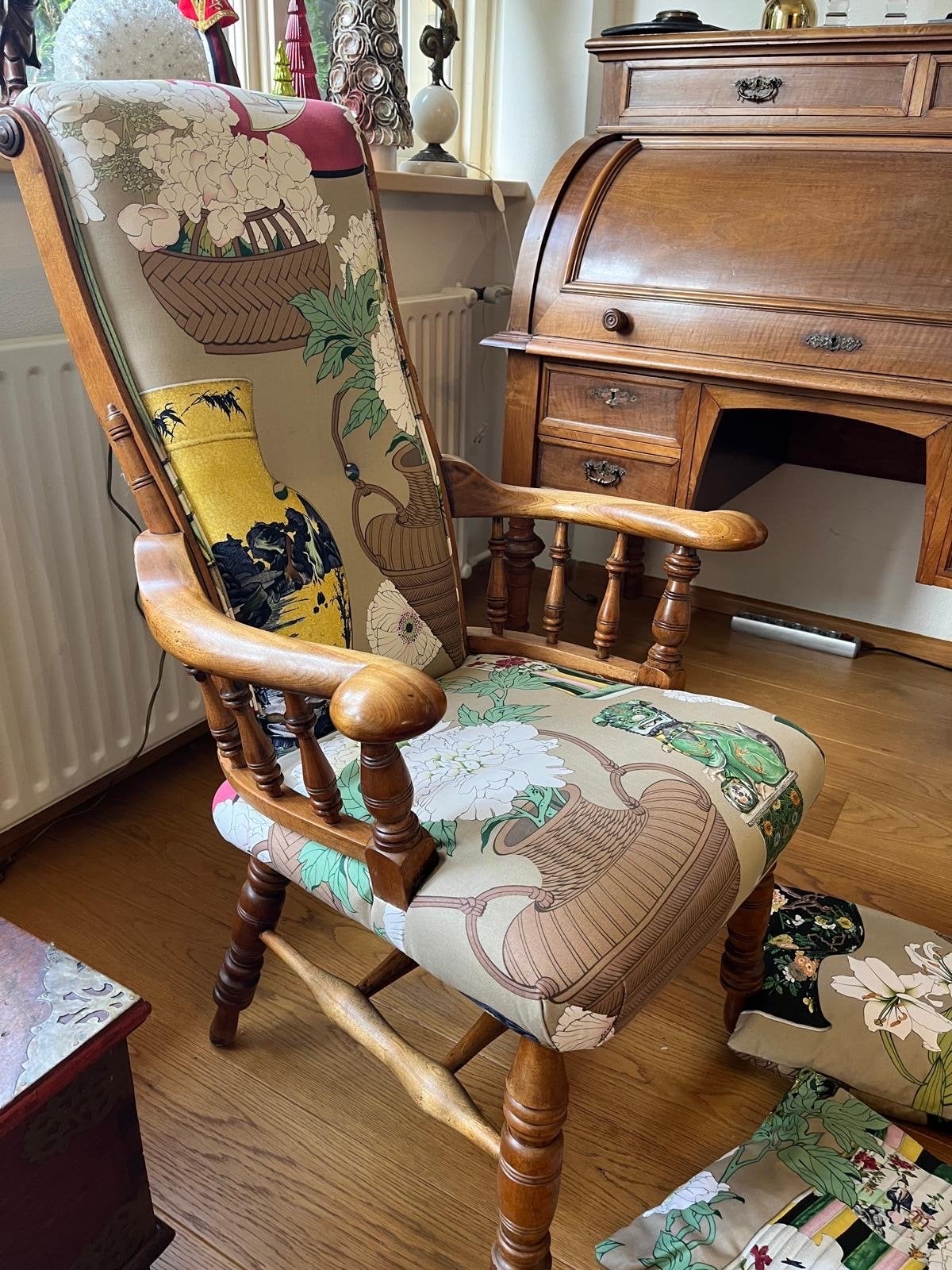 Antieke houten (bureau) stoel, Ophalen