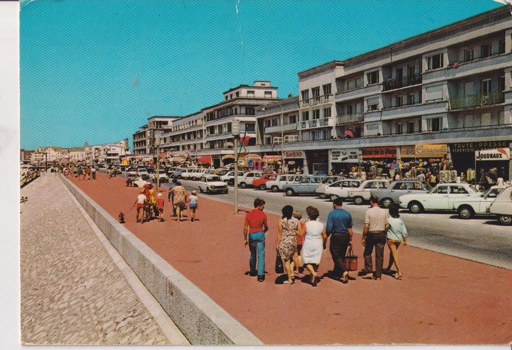 Frankrijk, Berck Plage met auto's Peugeot 204 Break, Ophalen of Verzenden, 1960 tot 1980, Gelopen, Frankrijk