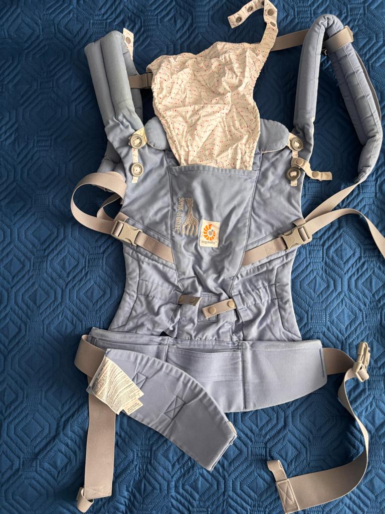 Ergobaby Sophie la Girafe draagzak met regenhoes, Kinderen en Baby's, Babydragers en Draagdoeken, Ophalen of Verzenden, Zo goed als nieuw