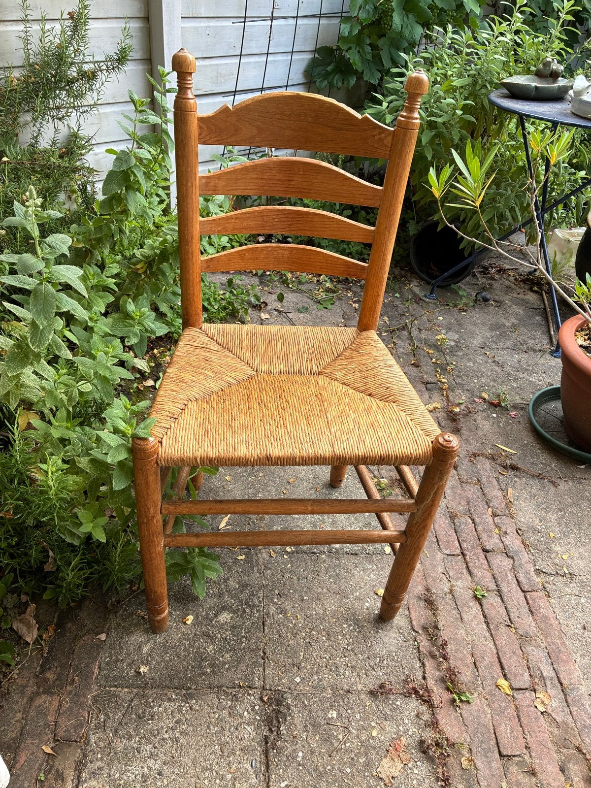 4 Kerkstoelen met biezen zitting in goede staat, Ophalen