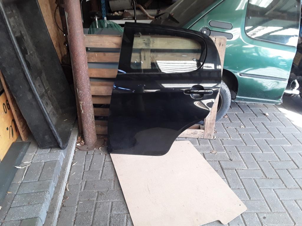 Peugeot 108 linker achter deur zwart EXZ wel wat krasjes, Ophalen of Verzenden, Achter, Peugeot, Deur