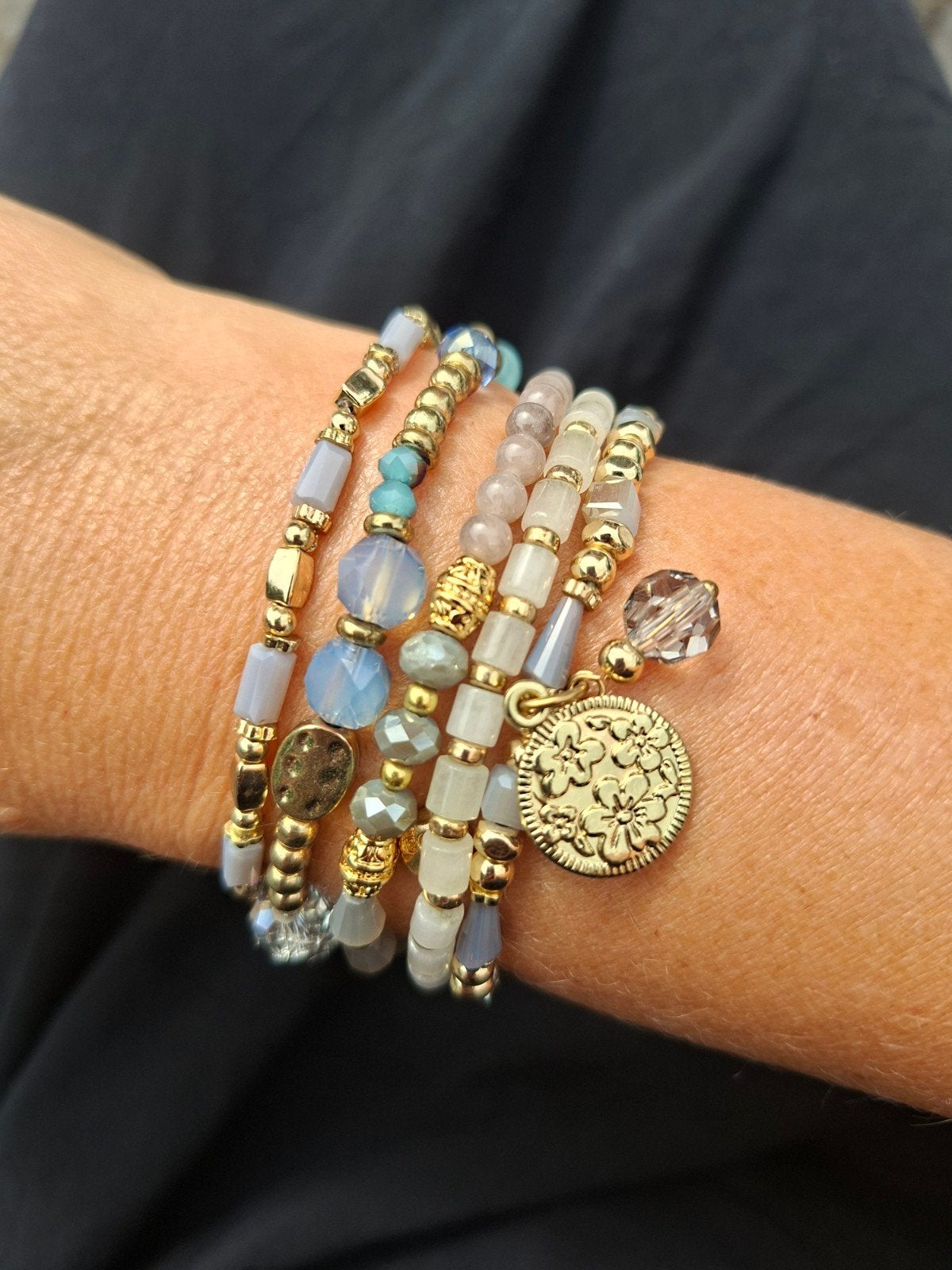 Biba kralenarmbandjes goud blauw wit 3 euro pst nieuw, Staal, Nieuw, Met bedels of kralen, Verzenden
