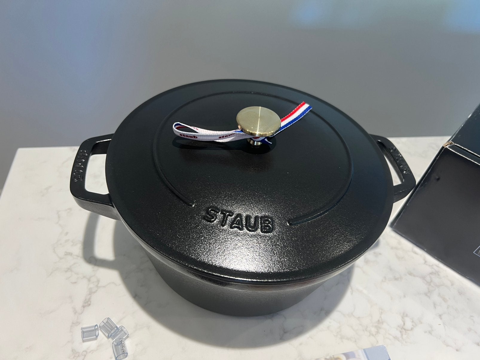 Nieuwe Staub braadpan 24 cm mat zwart in de doos, Nieuw, Ophalen of Verzenden, Staub, Met handvatten