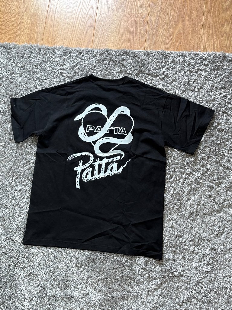 Patta T-Shirt Zwart met Witte Details in Maat M, Kleding | Heren, T-shirts, Maat 48/50 (M), Zwart, Nieuw, Ophalen of Verzenden
