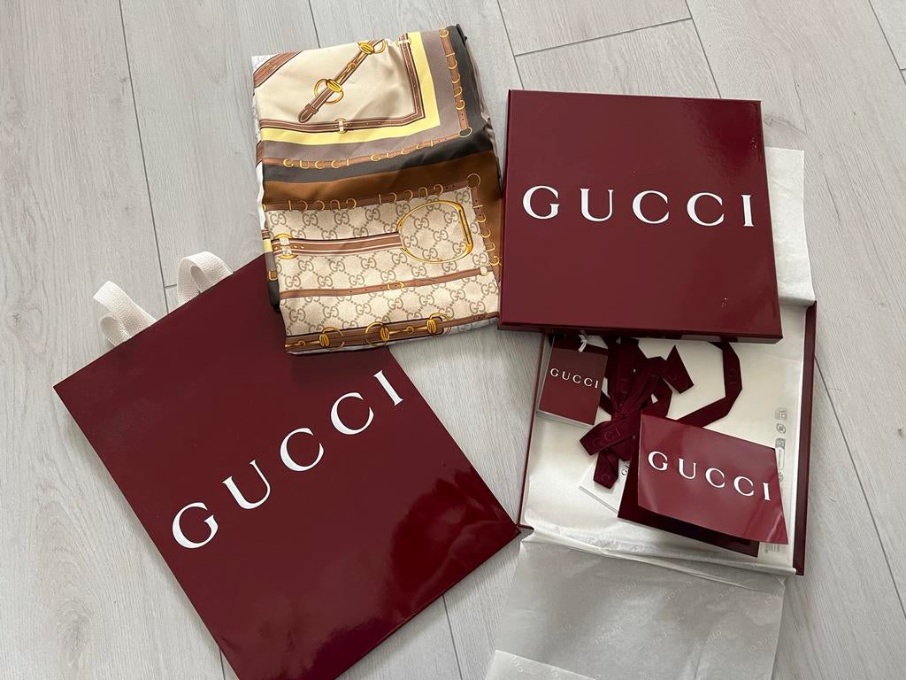 Gucci Sjaal  - NIEUW bon aanwezig, Ophalen of Verzenden, Nieuw, Maat 38/40 (M), Sjaal
