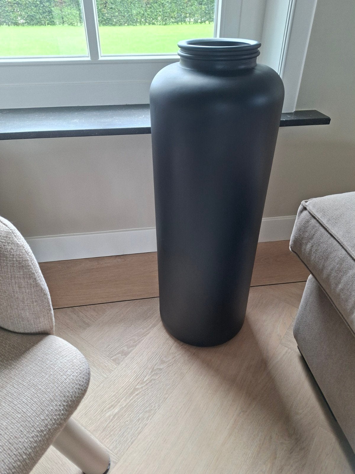 Grote mat zwarte vaas 70 cm hoog!, Ophalen, Gebruikt, Zwart, 70 cm