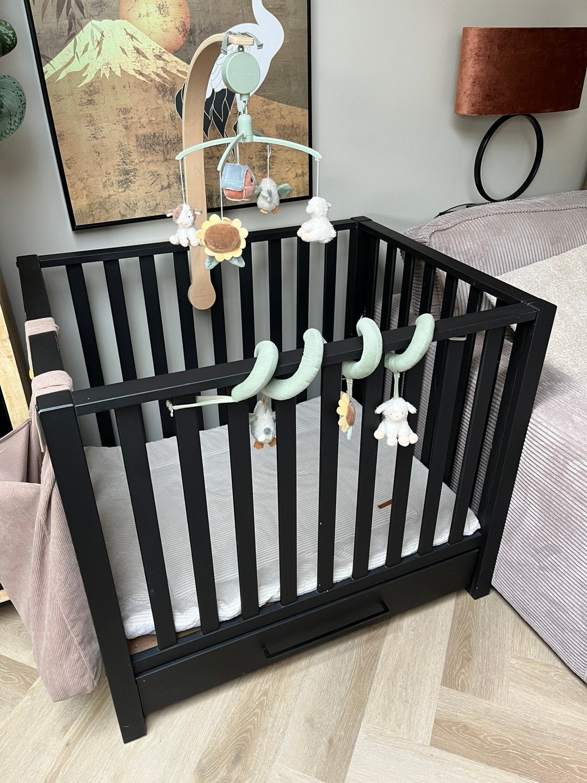 Zwarte baby box met boxkleed - Gebruikt maar functioneel, Kinderen en Baby's, Boxen, Ophalen, Gebruikt, Vierkant, Boxkleed