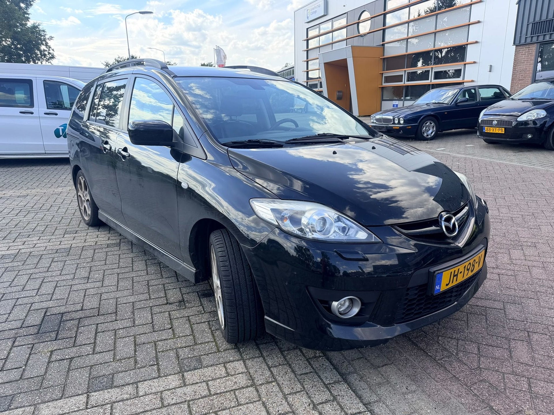 Mazda 5 2.0 TS 7 persons MOTOR MAKE SOUND WHEN YOU GIVE GASS, Auto's, Gebruikt, 7 stoelen, Zwart, Handgeschakeld