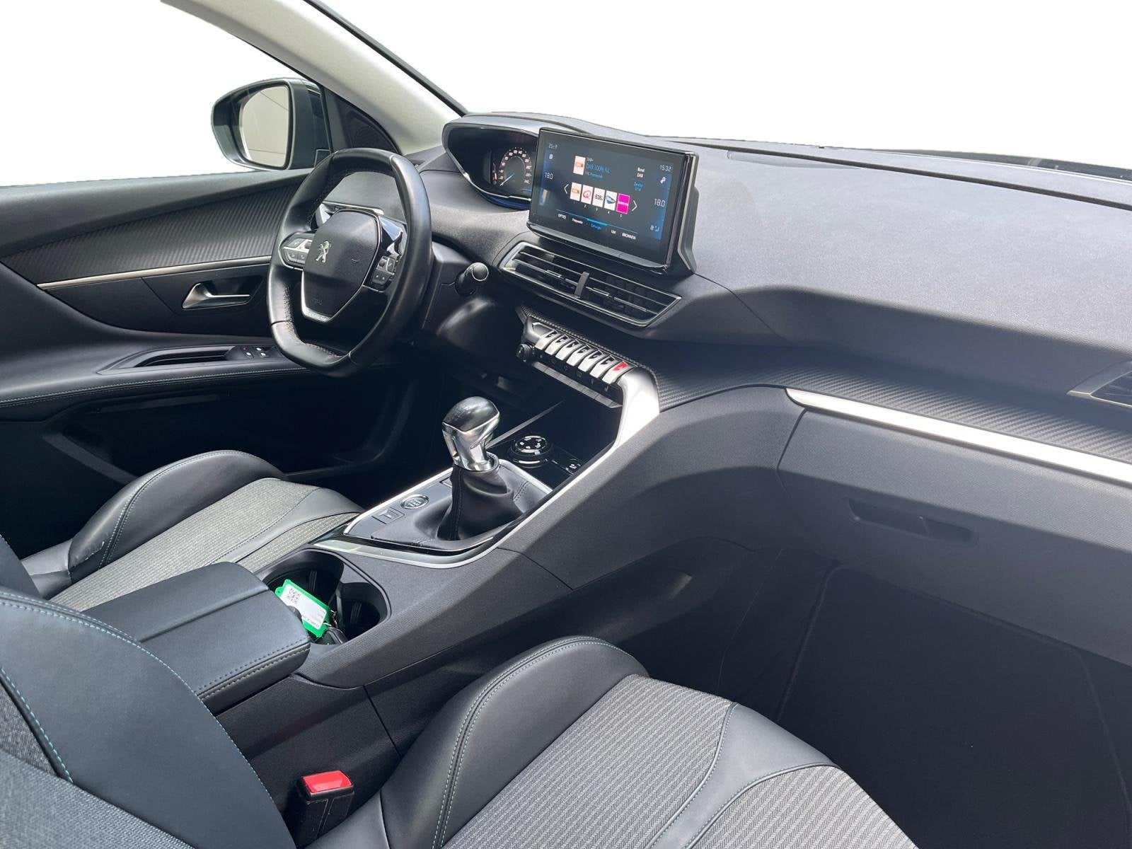 Peugeot 3008 1.2 PureTech Allure Pack | Navigatie | Carplay, Auto's, Voorwielaandrijving, Gebruikt, 1199 cc, Leder en Stof