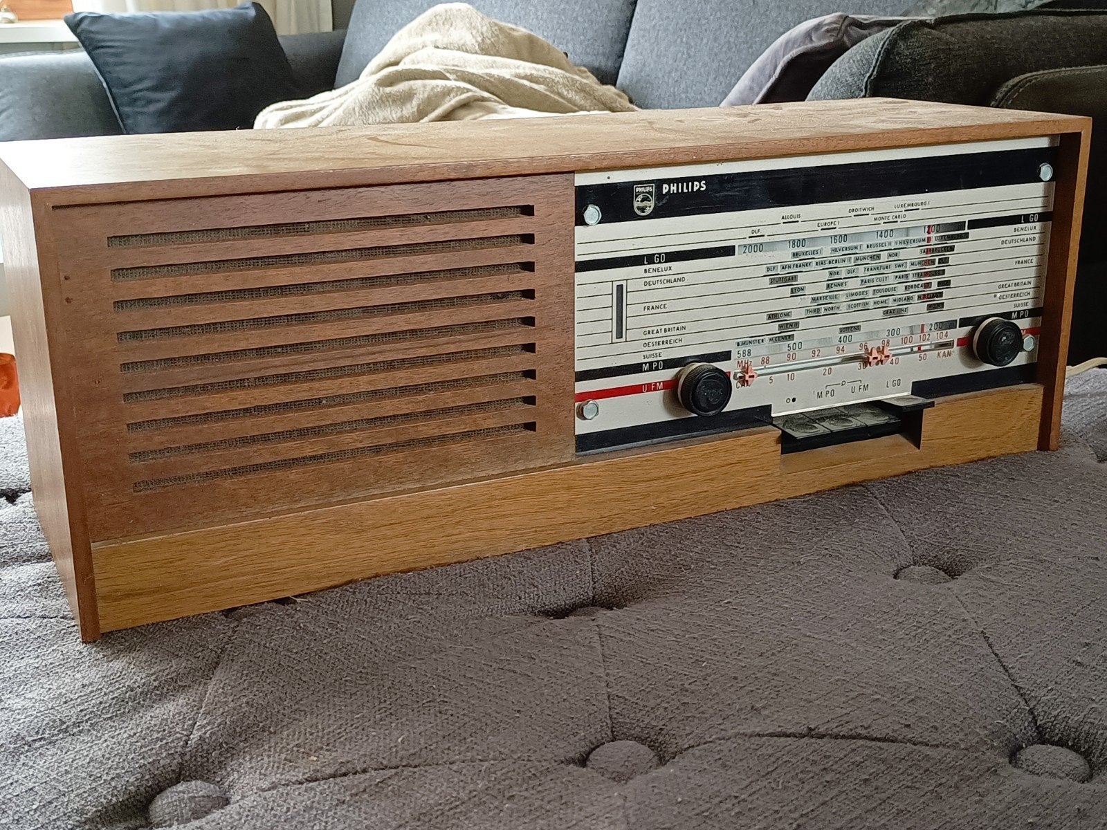 Vintage Philips radio in houten behuizing, Ophalen