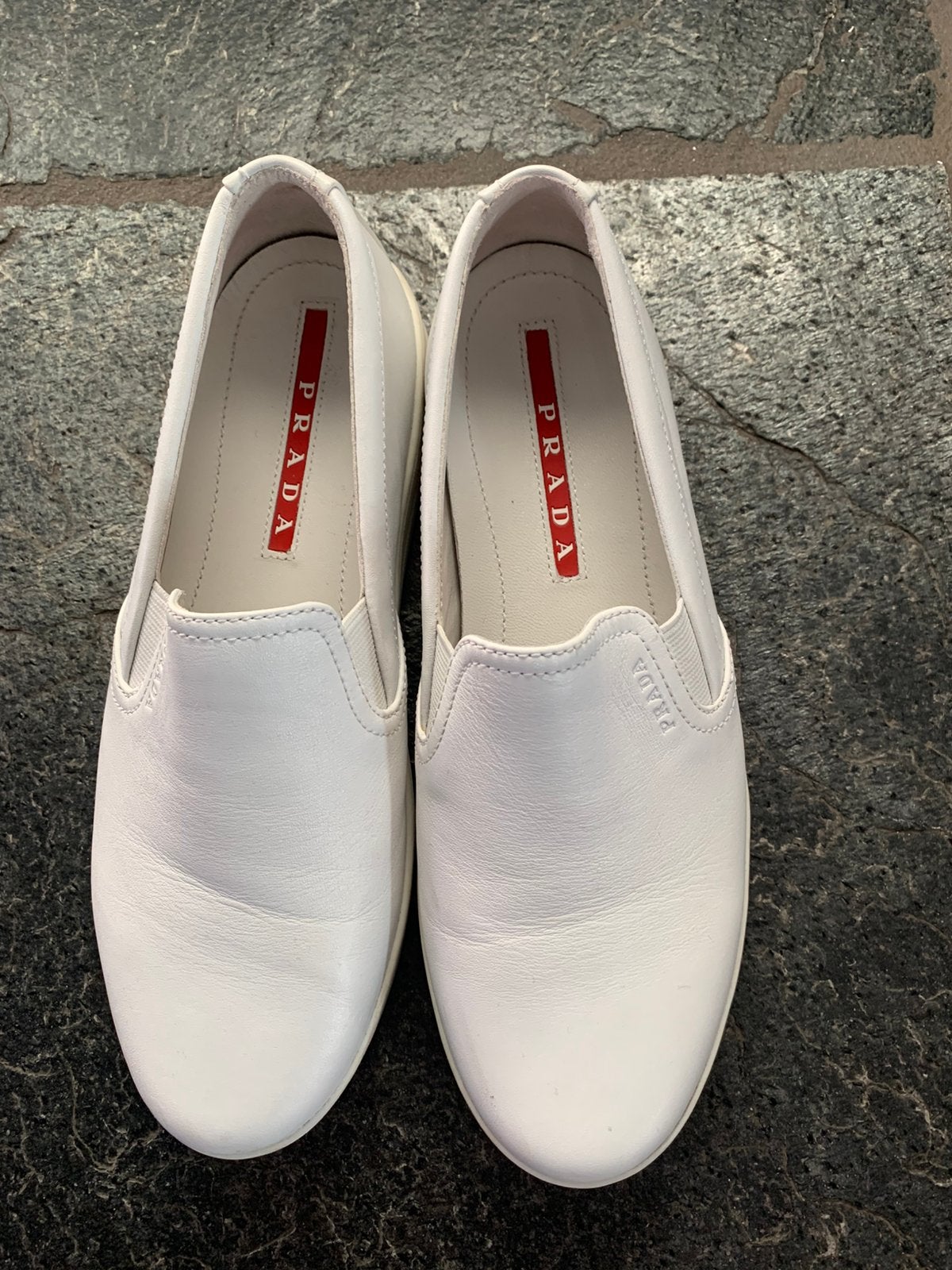 Prada loafers wit maat 39,5 zgan, Ophalen of Verzenden, Zo goed als nieuw, Wit, Instappers