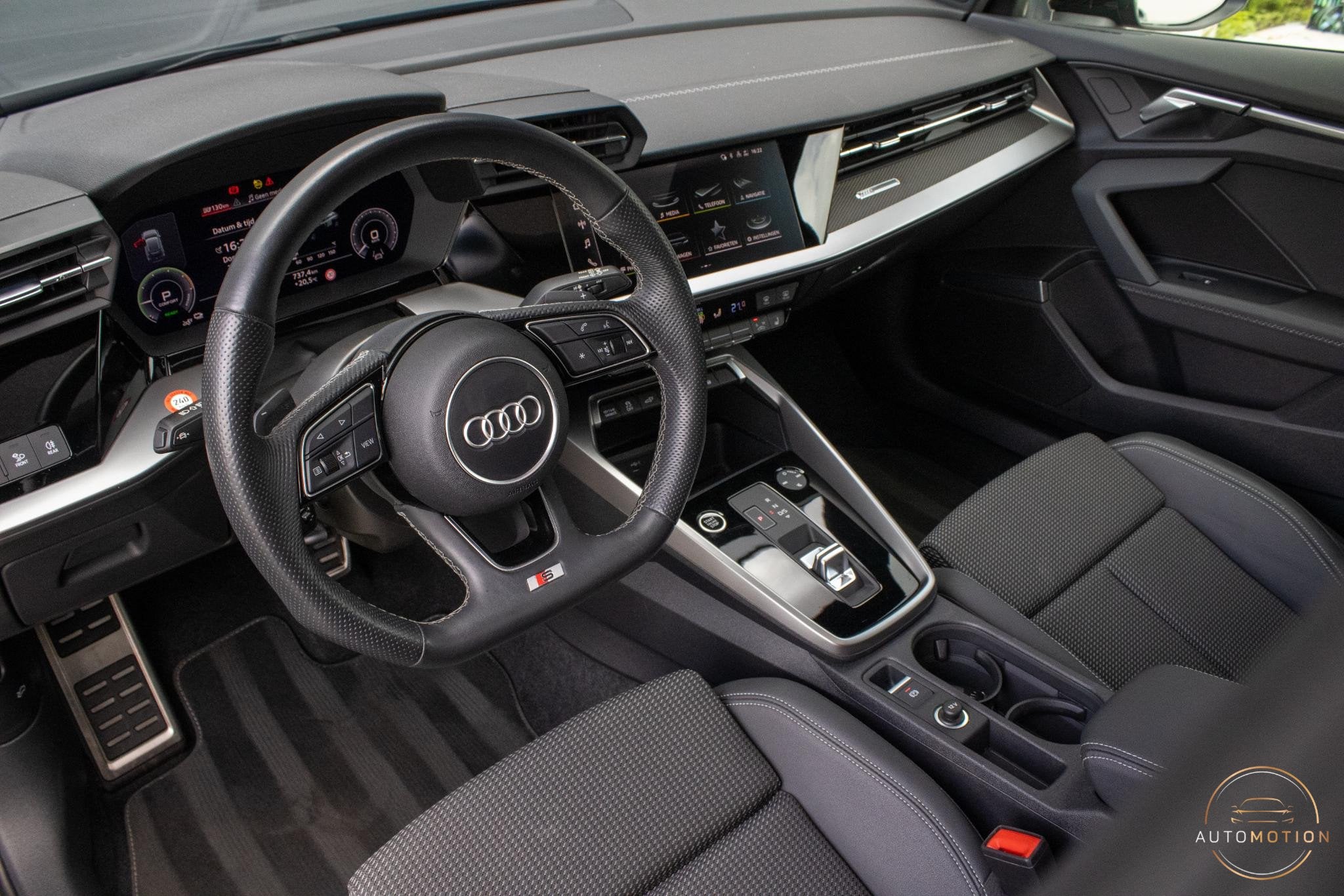 Audi A3 Sportback 40 TFSIe Sline Edition PANO MEMORY B&O CAM, Auto's, Dealer onderhouden, Stof, Gebruikt, 4 cilinders