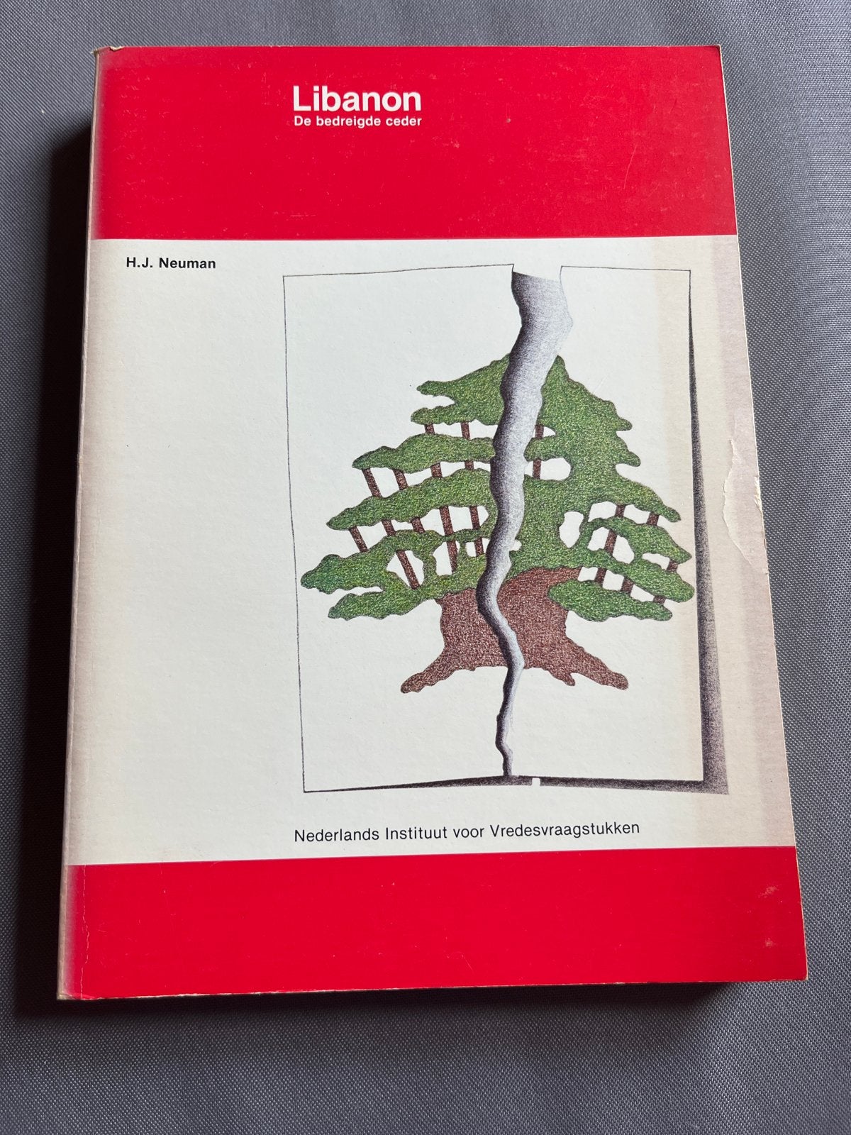 Libanon: De bedreigde ceder - H.J. Neuman (1979), Ophalen of Verzenden, 20e eeuw of later, Gelezen