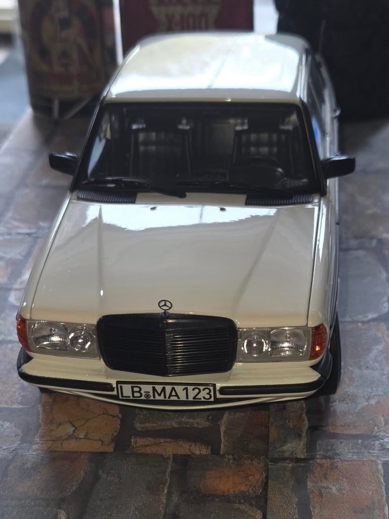 Mercedes-Benz  AMG 200/280E Class Zeldzaame ., Hobby en Vrije tijd, Modelauto's | 1:18, Ophalen of Verzenden, Zo goed als nieuw