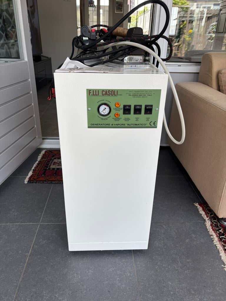 Industriële strijkijzer Casoli, generator, Ophalen, Zo goed als nieuw