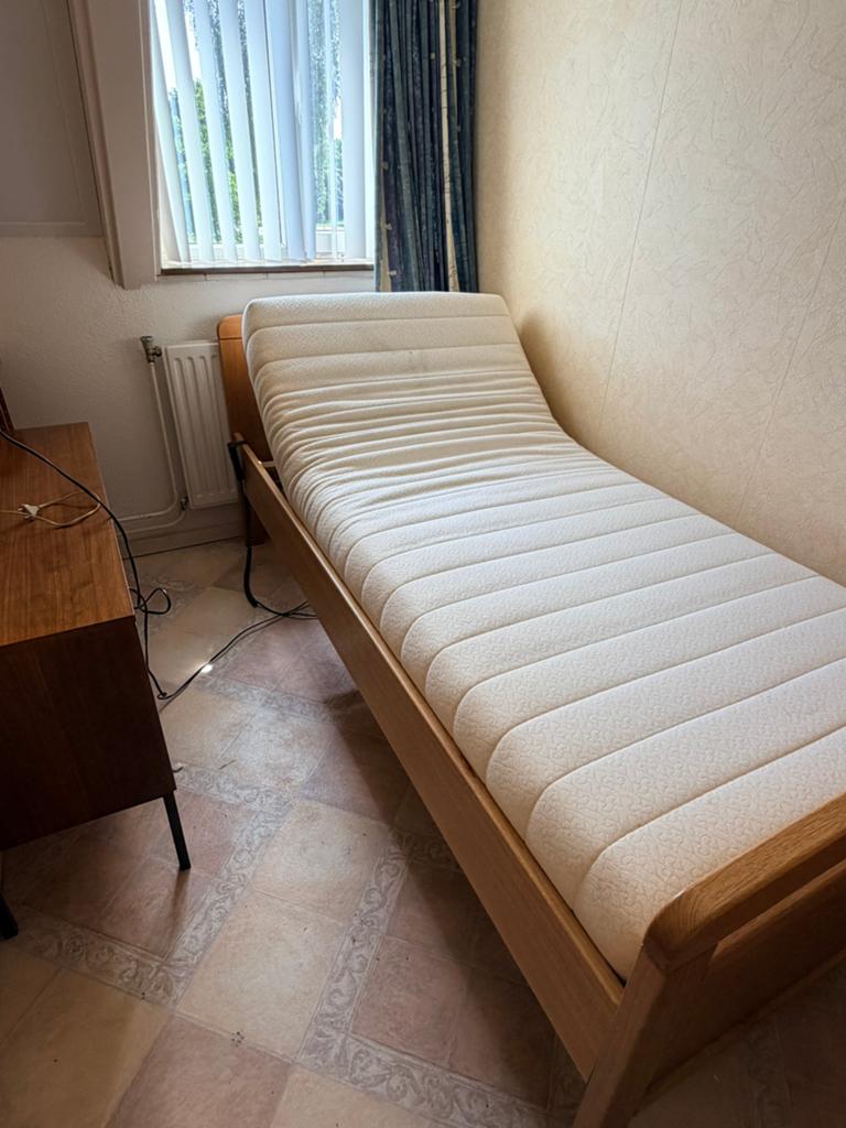 Senioren bed/hoog-laag bed. + matras. Goede staat., Ophalen, Verstelbaar, 90 cm, Eenpersoons