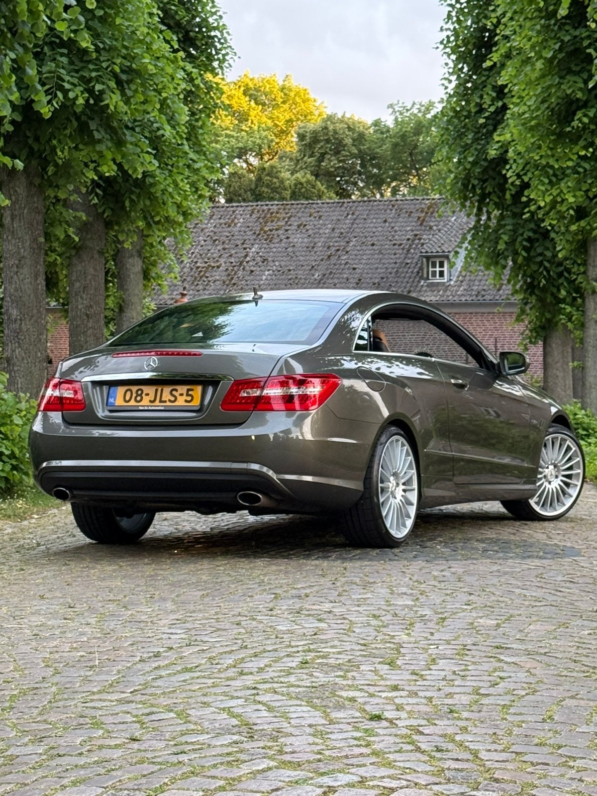 Mercedes-Benz E-Klasse 3.5 E350 CGI Coupe AUT 2009 Grijs, Auto's, Automaat, Achterwielaandrijving, 1800 kg, 4 stoelen