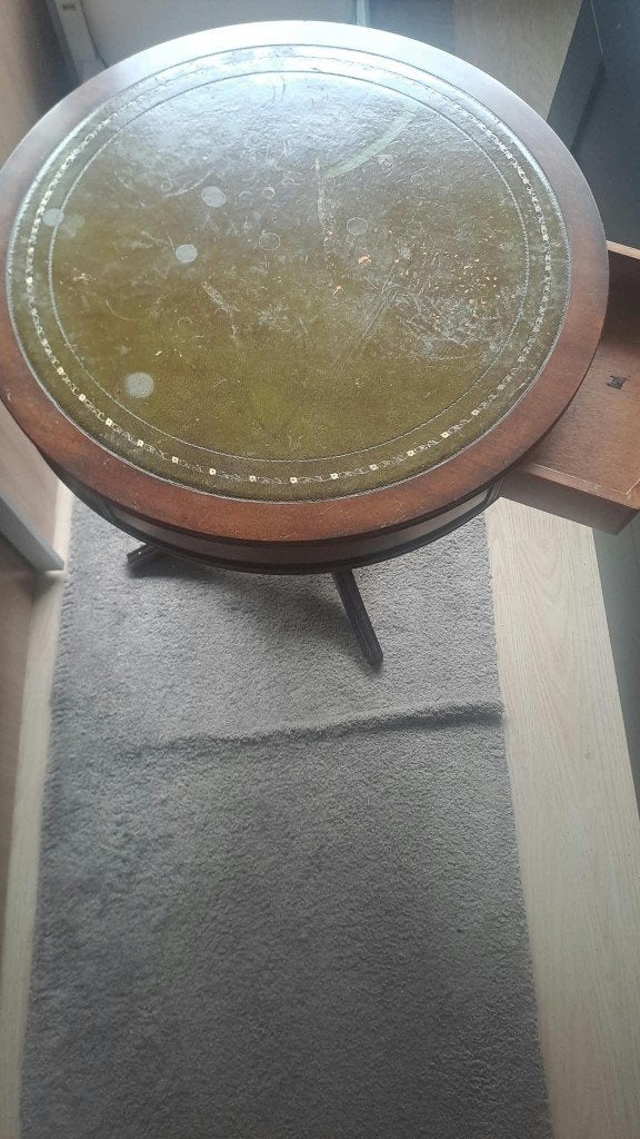 Klassieke Engelse drumtafel / Chesterfield bijzettafel, Ophalen, Zo goed als nieuw, Overige materialen