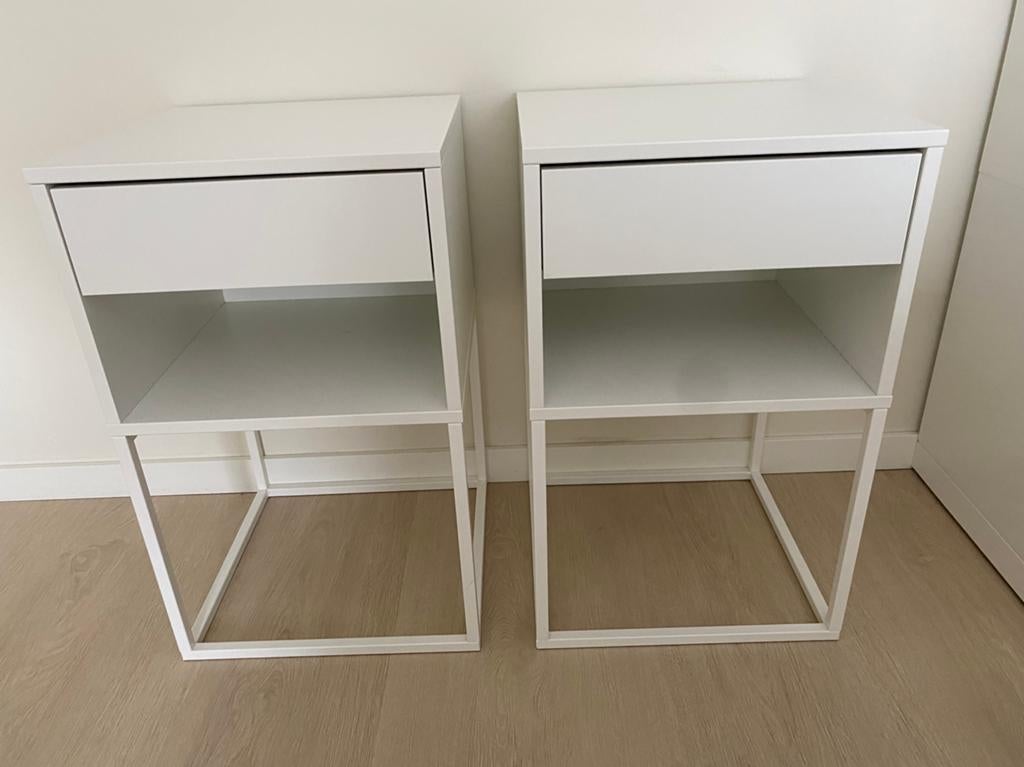 Set nachtkastjes Vikhammer Ikea 2 stuks, Ophalen, Zo goed als nieuw, Minder dan 45 cm, 55 tot 70 cm