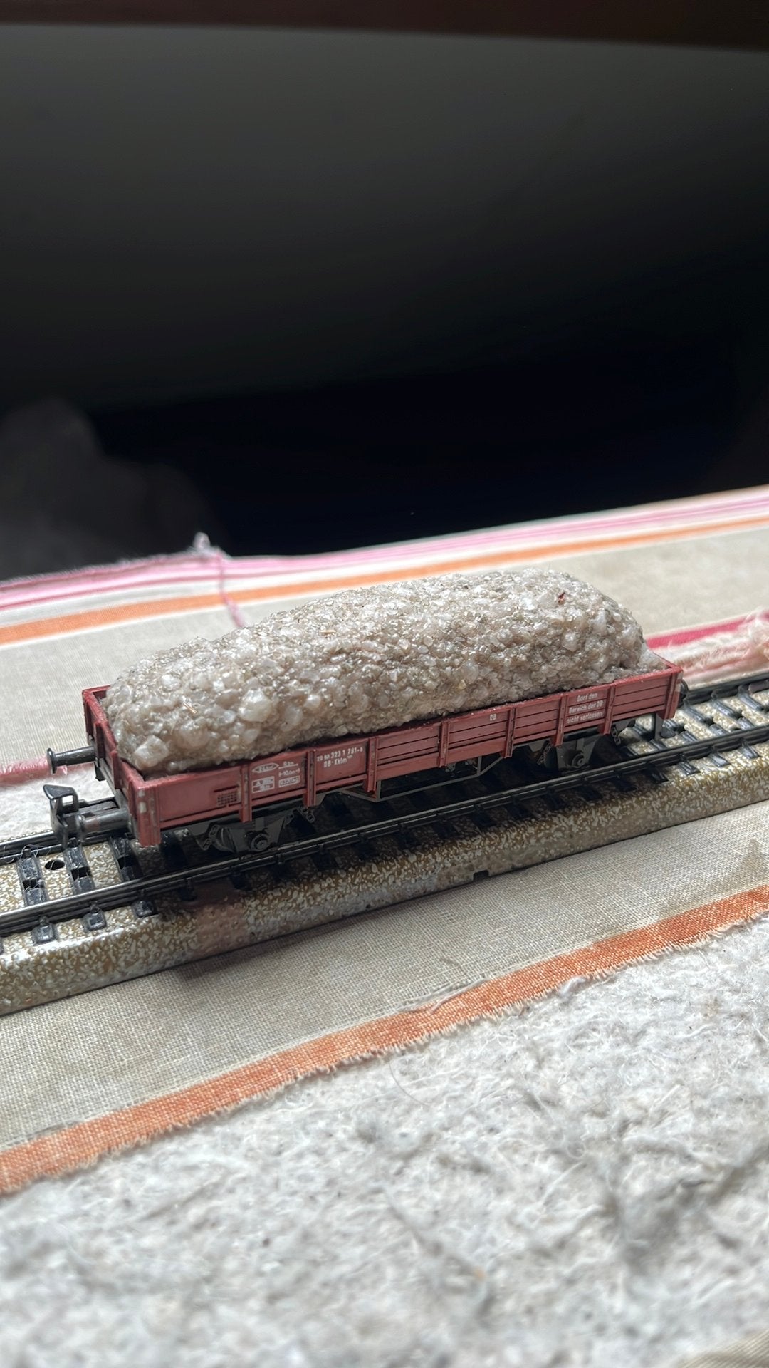 Te koop lagebakwagon van marklin 4423 met gesteente, Wisselstroom, Wagon, Ophalen of Verzenden, Zo goed als nieuw