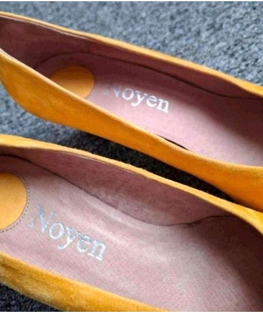 Noyen pumps maat 40, Kleding | Dames, Ophalen, Pumps, Geel, Zo goed als nieuw