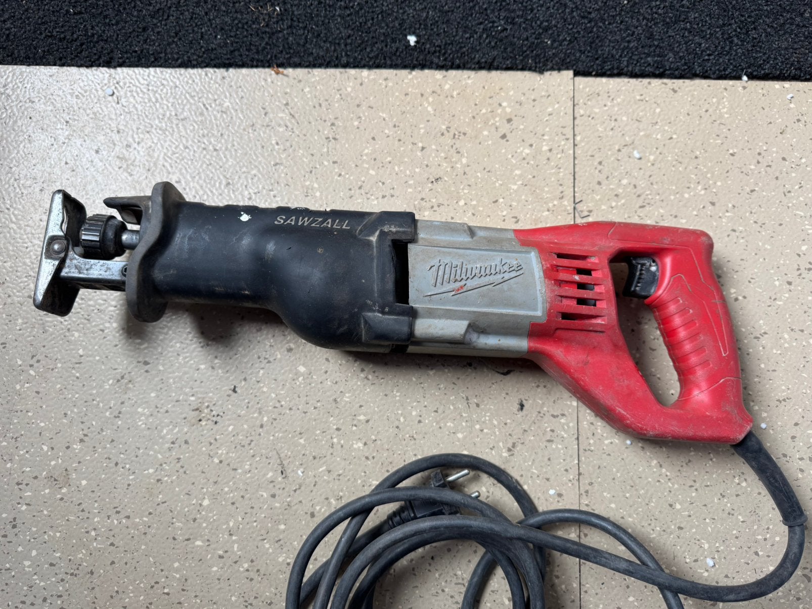 milwaukee reciprozaag, Doe-het-zelf en Verbouw, Gereedschap | Zaagmachines, Ophalen, Gebruikt, 70 mm of meer, 600 tot 1200 watt
