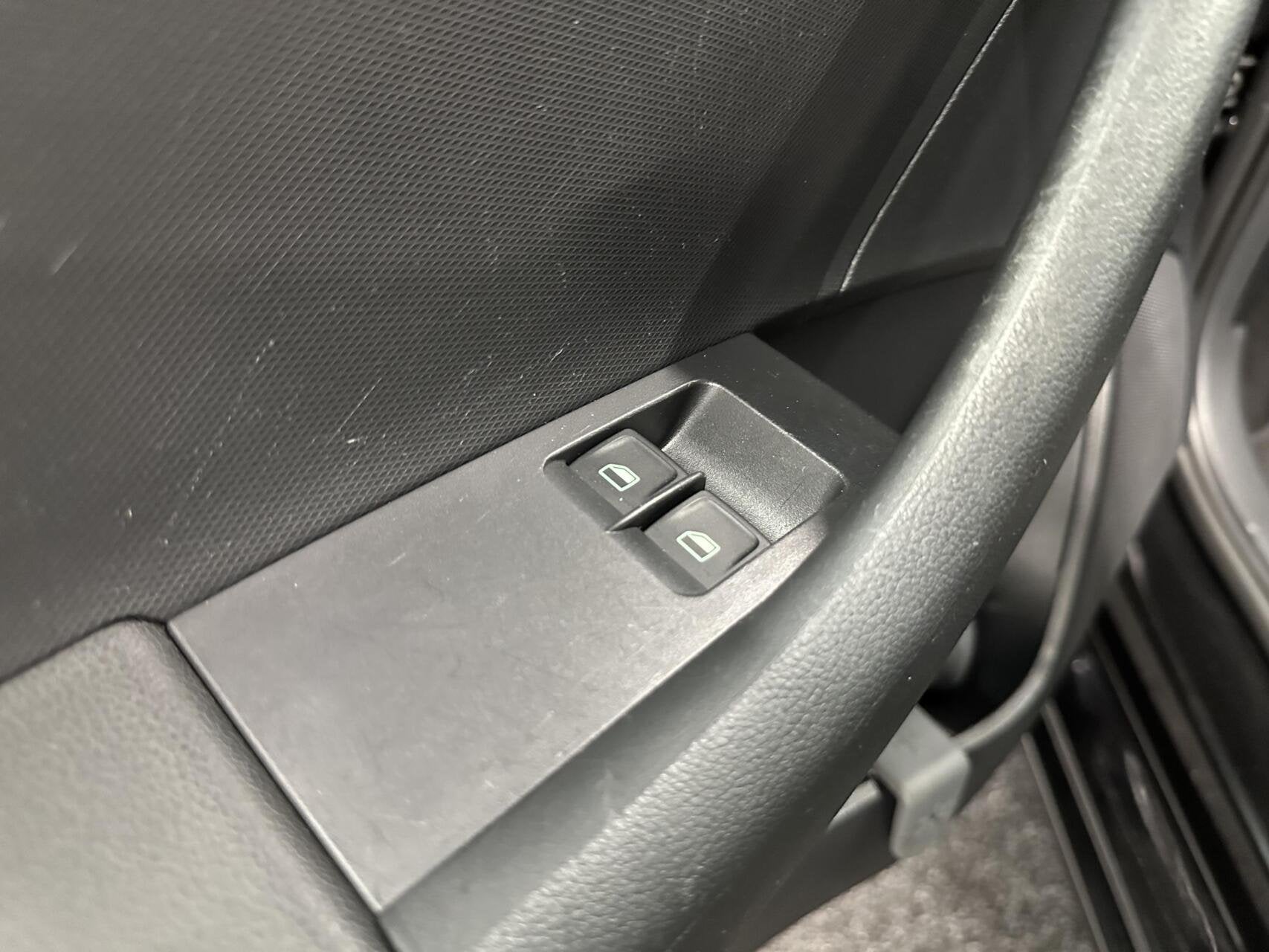 Foto 17 van Skoda Rapid 1.2 TSI Greentech Active AIRCO NAVI CRUISE LM 71