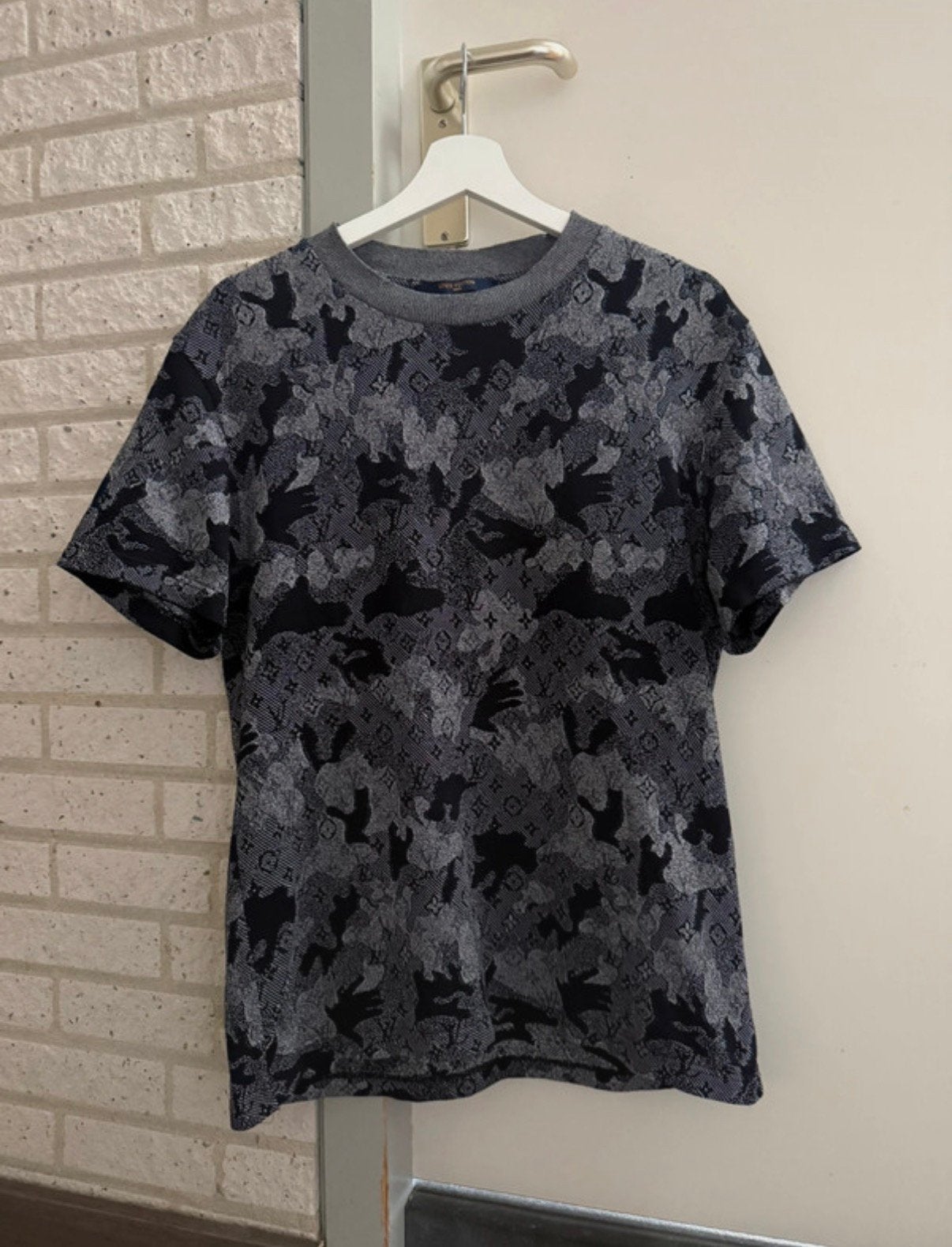 Authentiek Louis Vuitton camo t-shirt, Ophalen of Verzenden, Zo goed als nieuw, Maat 52/54 (L), Grijs
