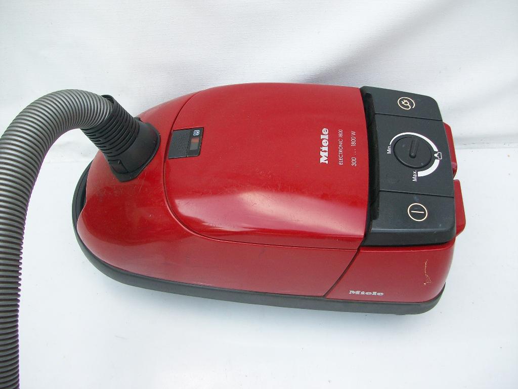 Zeer krachtige 1800 watt Miele stofzuiger rood., Gebruikt, 1600 tot 2000 watt, Miele, Stille werking