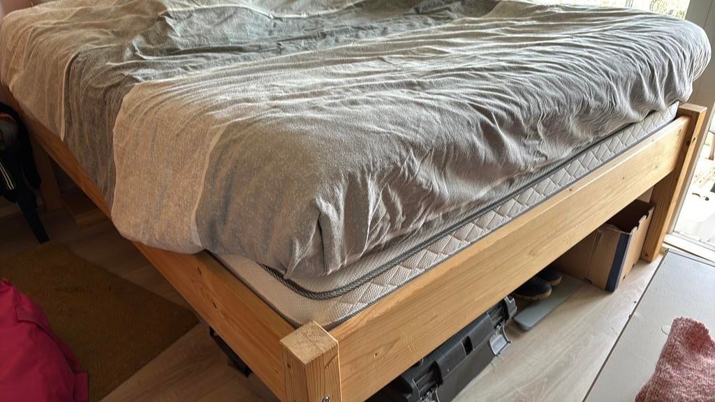 Bed zelfgemaakt door een timmerman en een zgan matras., Ophalen, Eenpersoons, Zo goed als nieuw, 160 cm