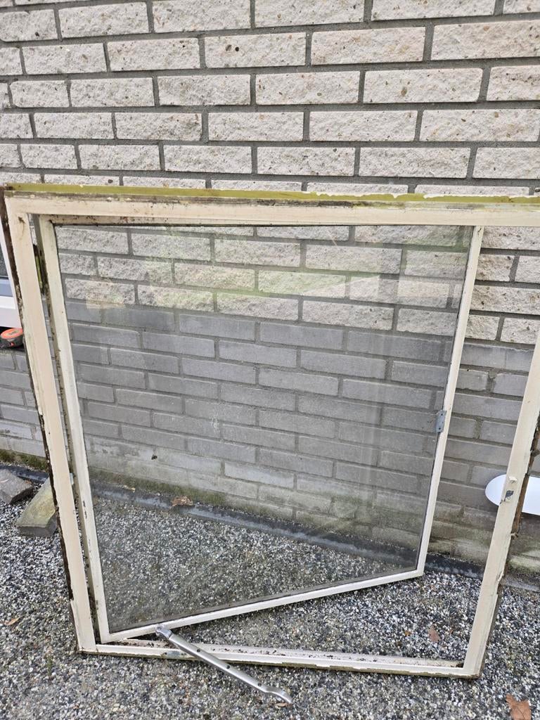 Stalen kozijn met draairaam enkel glas,  88b x99h cm, Ophalen, Gevelraam of Ruit, Gebruikt, 80 tot 120 cm