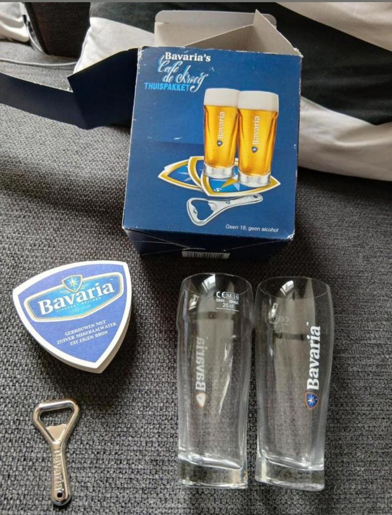 Bavaria's Café de Kroeg Thuispakket - Glazen & Opener, Verzamelen, Biermerken, Ophalen of Verzenden, Nieuw, Glas of Glazen, Bavaria