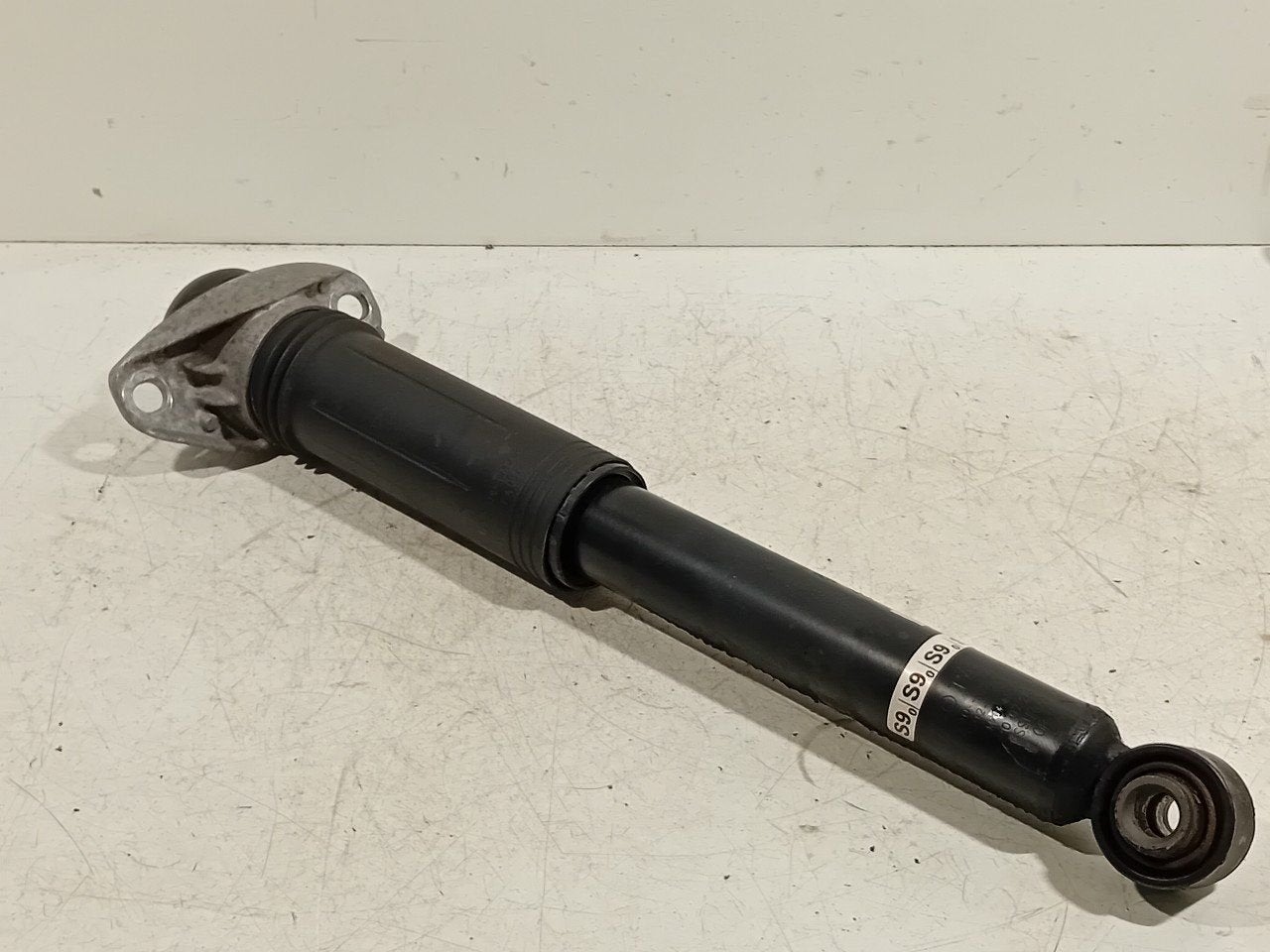 Schokbreker links achter Toyota Corolla, Onderdelen@venauto.nl, Van der Ven Autorecycling B.V., Gebruikt, Ettenseweg 76, 4706 PB Roosendaal, The Netherlands
