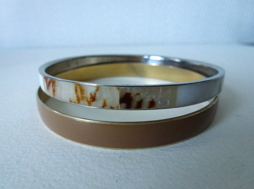 2 armbanden, 1met emaille en 1 met abalone, parlemoer., Sieraden, Tassen en Uiterlijk, Ophalen of Verzenden, Nieuw, Bruin, Overige materialen