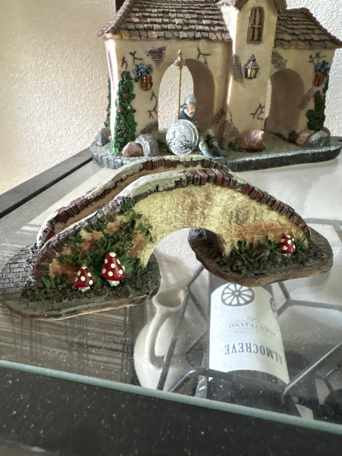 Decoratieve miniatuur brug met paddestoelen, Ophalen of Verzenden, Zo goed als nieuw, Beeldje of Poppetje