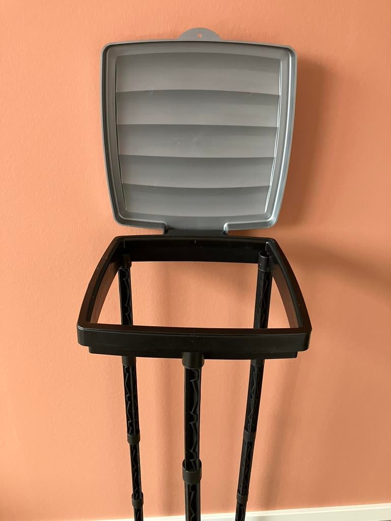 Prullenbak - camping, Kunststof, Gebruikt, 50 tot 75 cm, 40 liter of meer