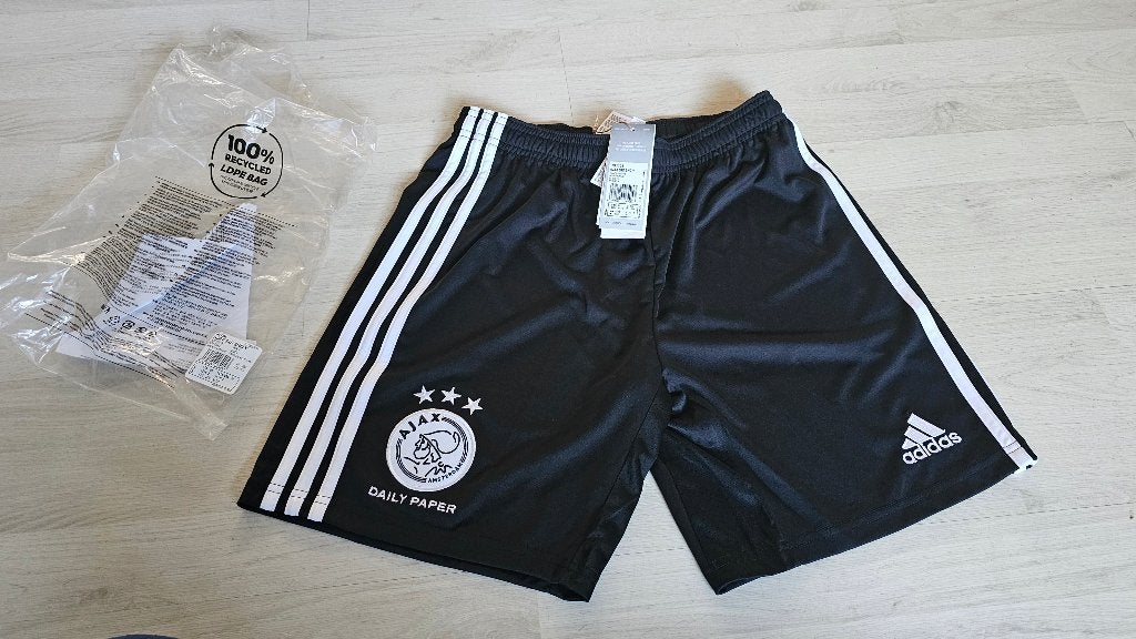 Ajax UIT 3e Short! Seizoen 22/23! Daily Paper! Mt 176/S!, Ophalen of Verzenden, Nieuw, Rood, Voetbal