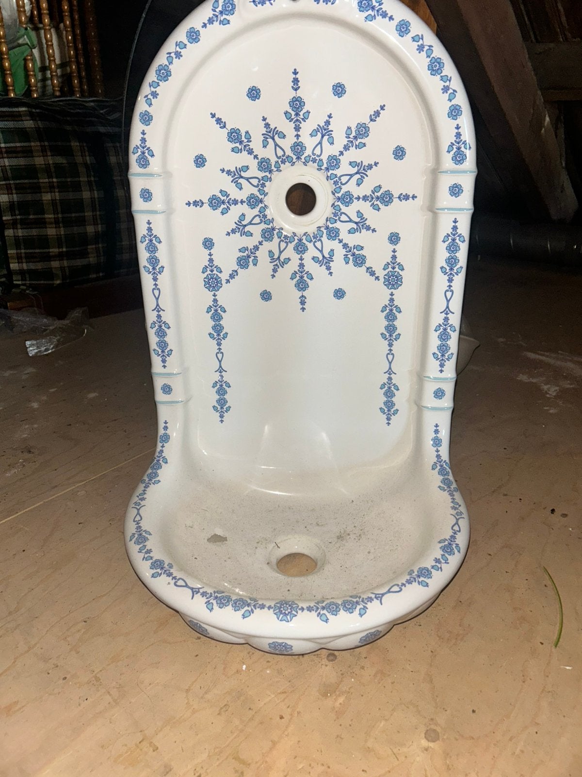 Antieke wandfontein, Ophalen