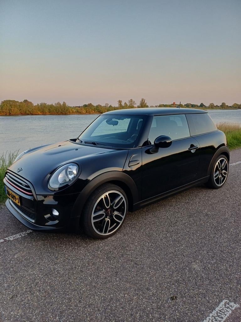 Mini 1.5 Cooper 2015  NL.auto, Voorwielaandrijving, 136 pk, Automatische klimaatregeling, Zwart