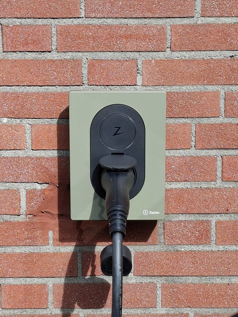 Laadstation Zaptec Go met groene kast, net geen 2 jaar oud, Ophalen of Verzenden, Zo goed als nieuw, Laadpaal