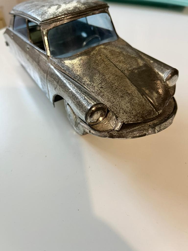 Modelauto Citroën DS “Snoek” van blik, Hobby en Vrije tijd, Modelauto's | Overige schalen, Gebruikt, Auto, Ophalen of Verzenden