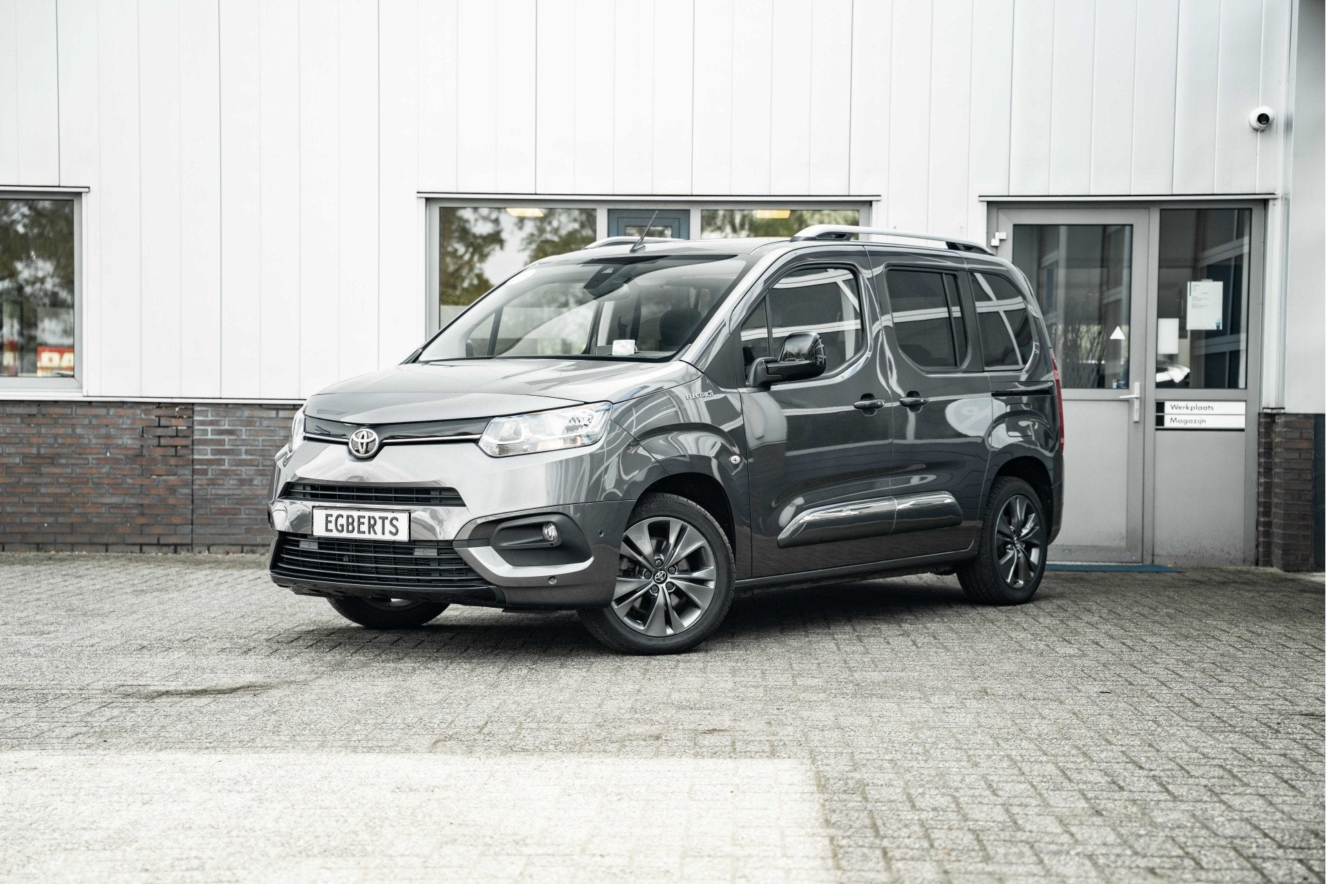 Toyota PROACE Verso | Pano dak | 5-Persoons | Achteruitrijca, Gebruikt, Zwart, ProAce, 1565 kg