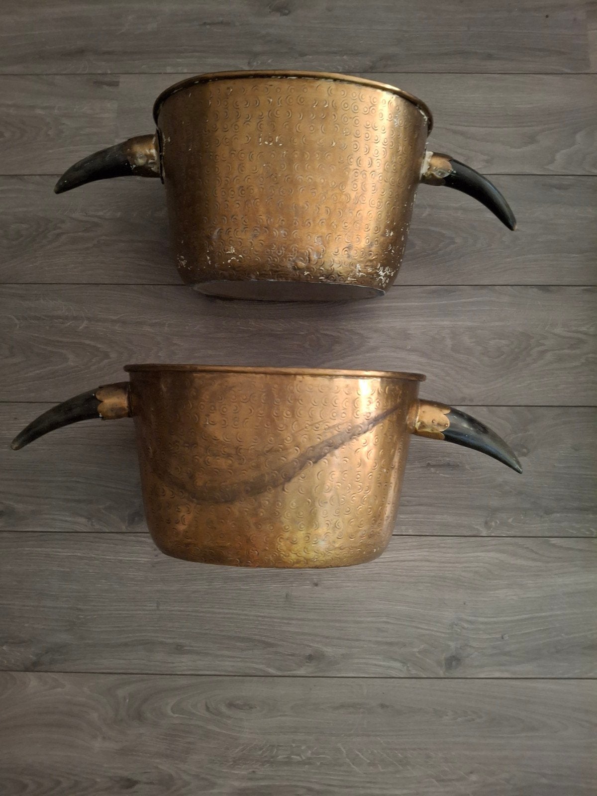 Set van 2 koperen potten met hoornen handvatten, Antiek en Kunst, Antiek | Koper en Brons, Ophalen, Brons