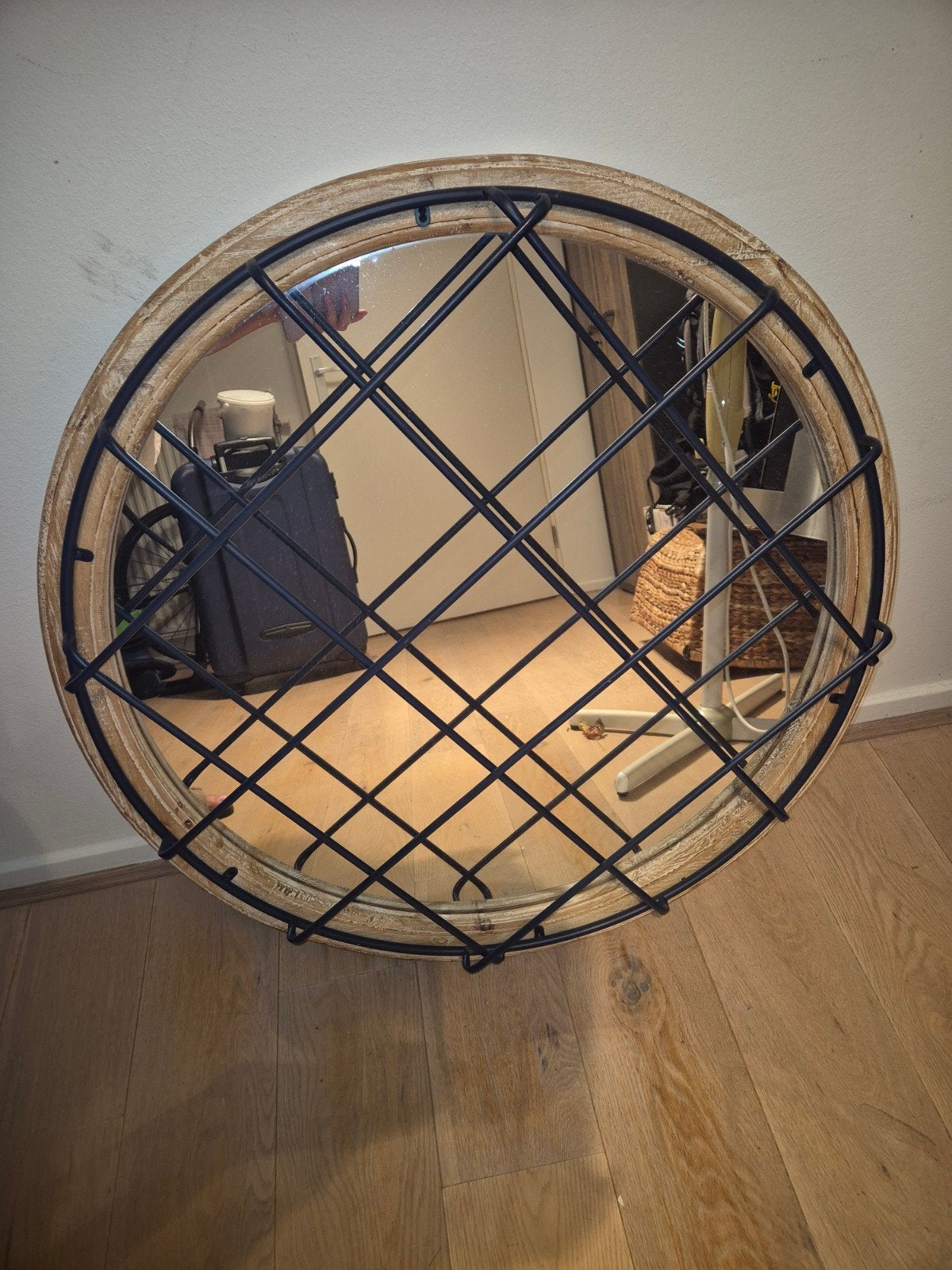 Ronde spiegel met metalen raster, Huis en Inrichting, Woonaccessoires | Spiegels, Ophalen, Minder dan 50 cm, Rond, Zo goed als nieuw