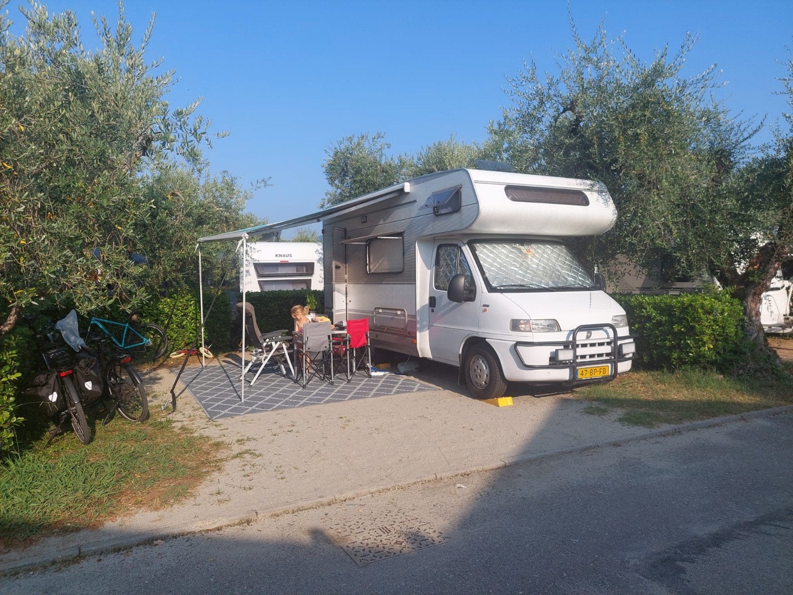 Dethleffs Globetrotter - Fiat 2.5TDI - Zeer Compleet!, Buitenlamp, Standaard zit, Alkoof, Ringverwarming