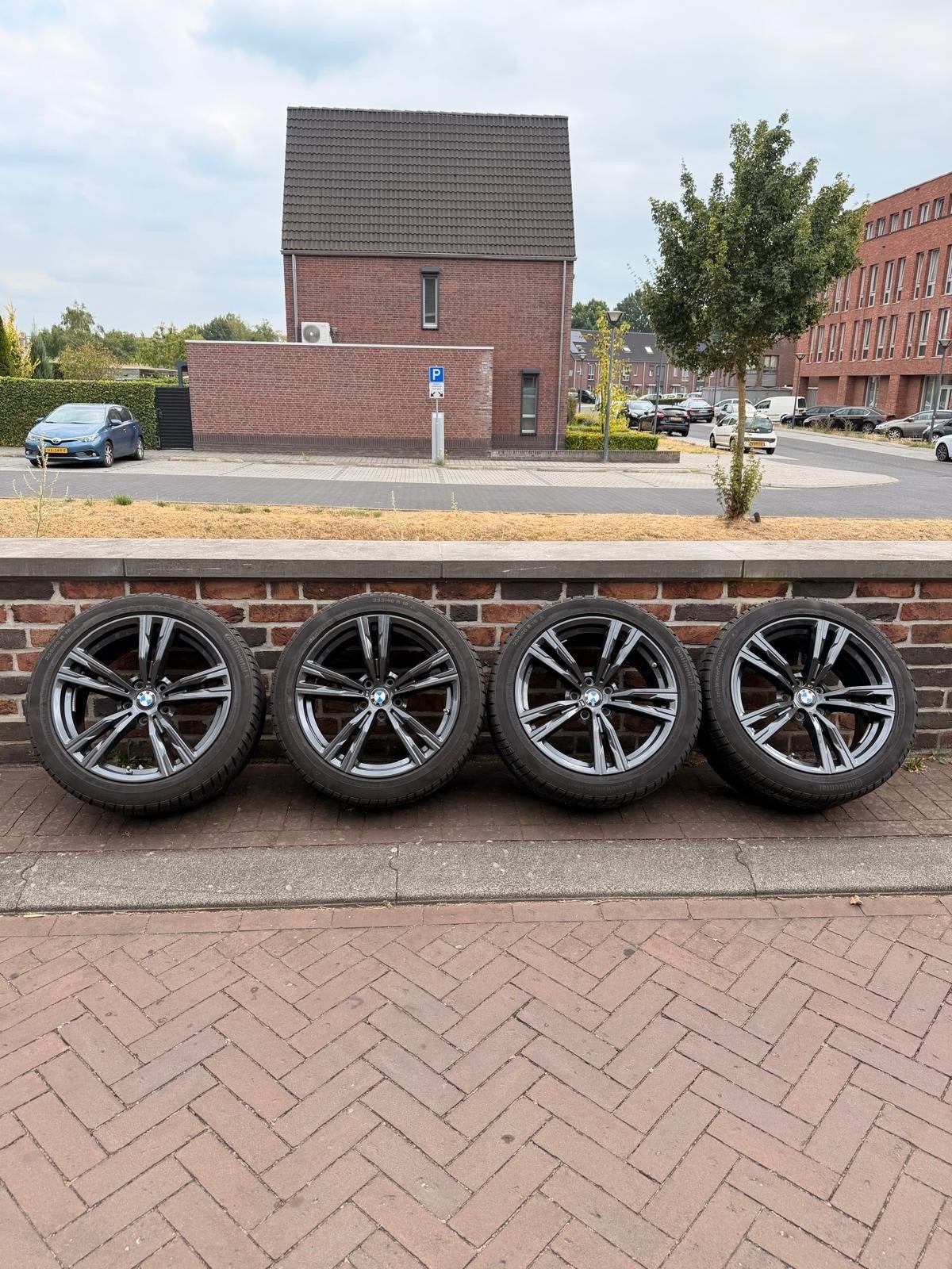 Foto 3 van BMW Z4 winterbanden set 18 inch – Continental 255/40 R18